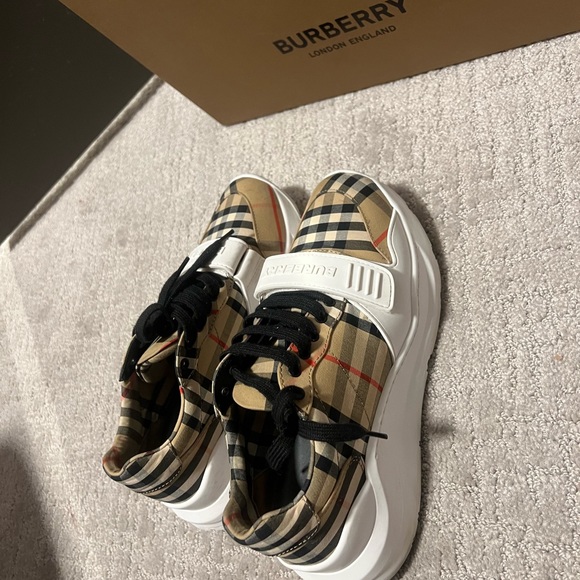 Burberry sneakers - Picture 1 of 2